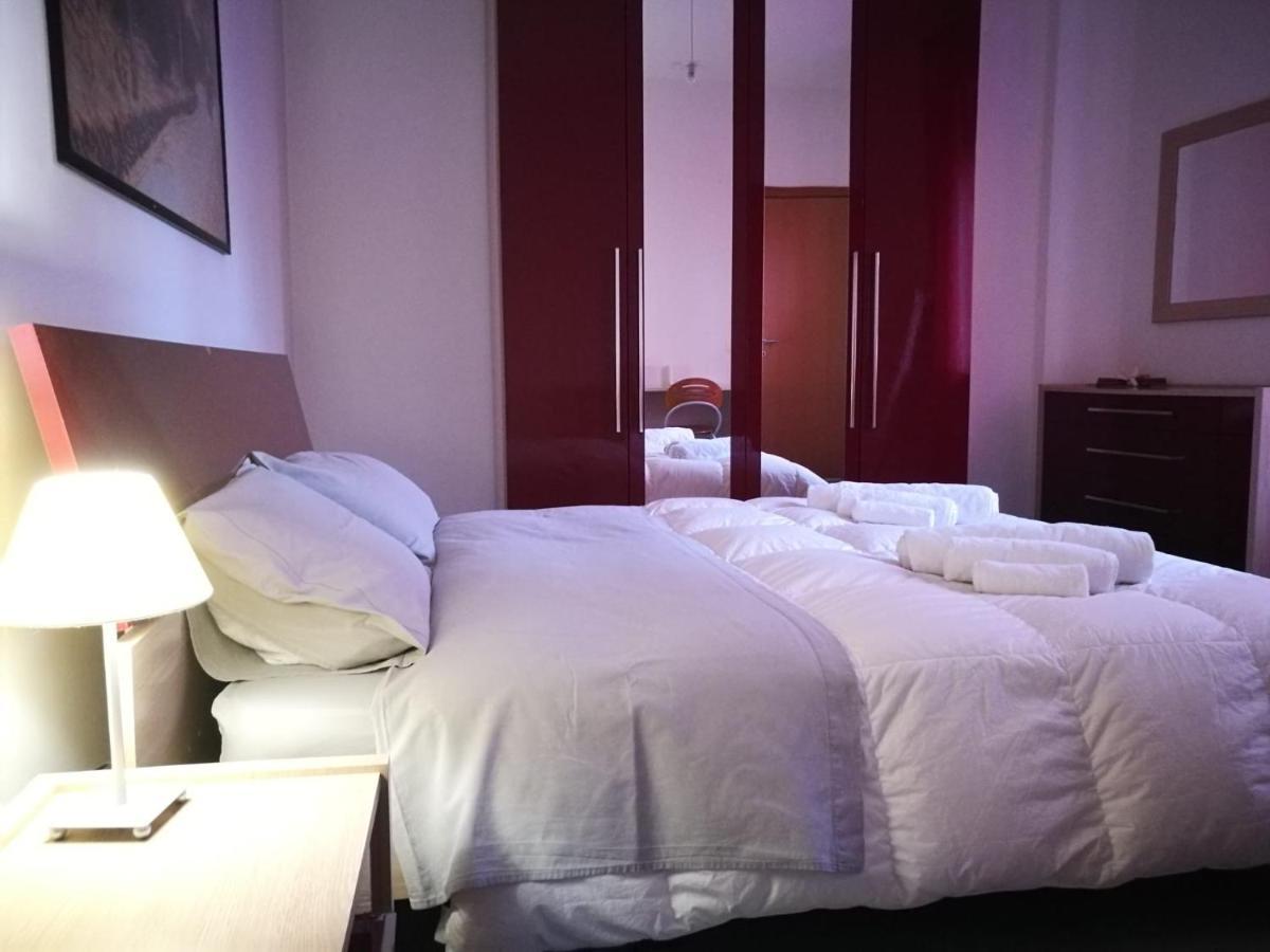 ヴェローナ"Casa Giuliari" In Borgo Roma Vicino Policlinico Univr Fieraアパートメント エクステリア 写真