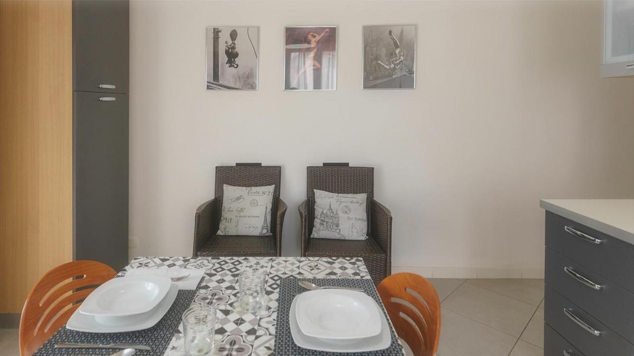 ヴェローナ"Casa Giuliari" In Borgo Roma Vicino Policlinico Univr Fieraアパートメント エクステリア 写真